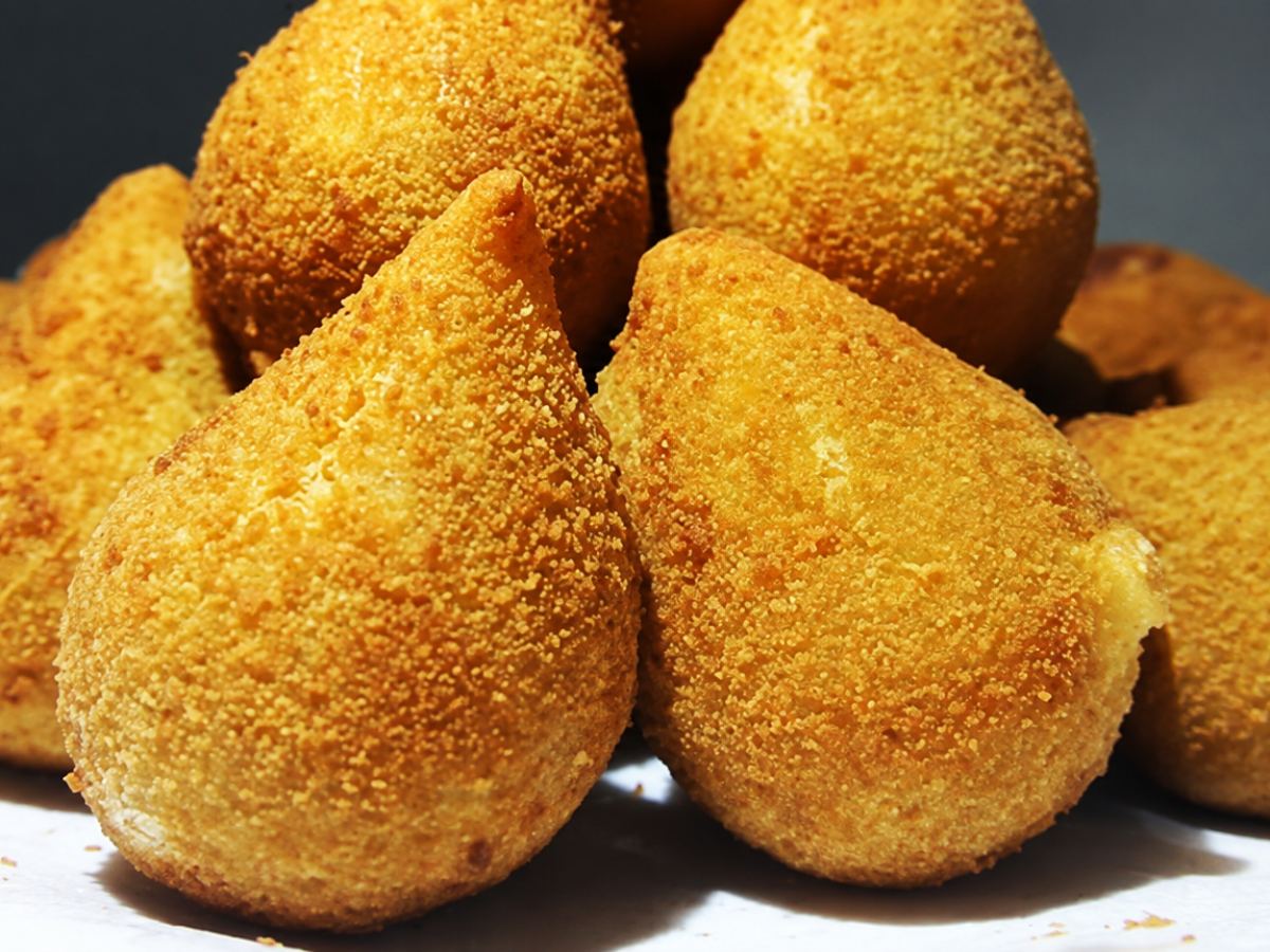 Mini Coxinha de Festa – Caixa com 100 Unidades